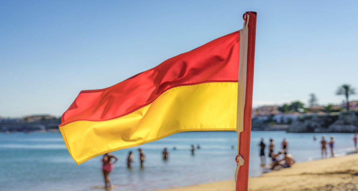 Vacances d'été : les drapeaux de baignade changent !