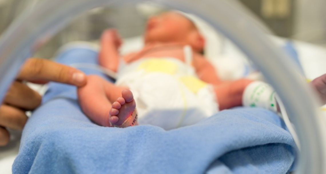 Une charte pour éviter la séparation entre le nouveau-né hospitalisé et ses parents